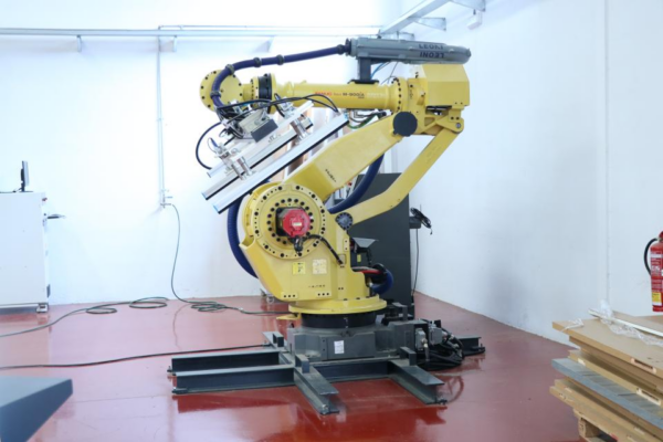 ROBOT CARGA-DESCARGA CON VENTOSA FANUC M-900IA/350