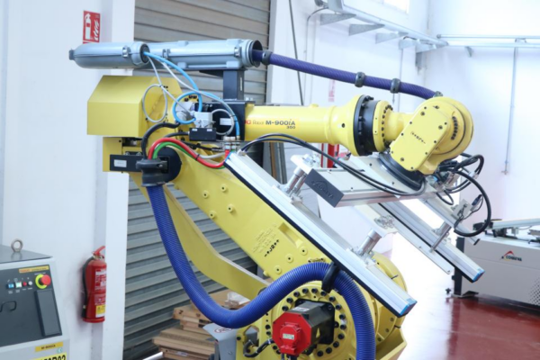 ROBOT CARGA-DESCARGA CON VENTOSA FANUC M-900IA/350