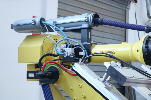 ROBOT CARGA-DESCARGA CON VENTOSA FANUC M-900IA/350