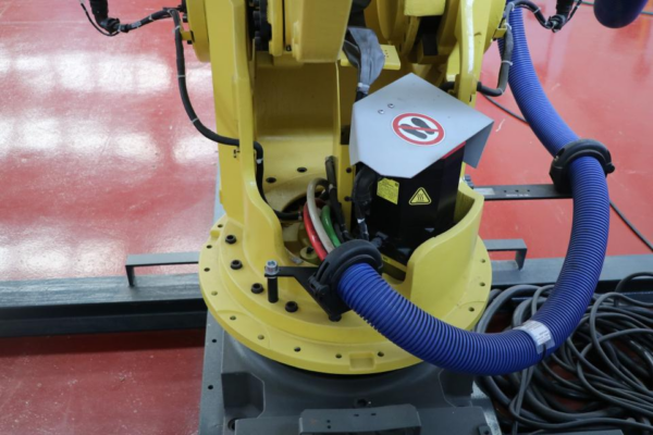 ROBOT CARGA-DESCARGA CON VENTOSA FANUC M-900IA/350