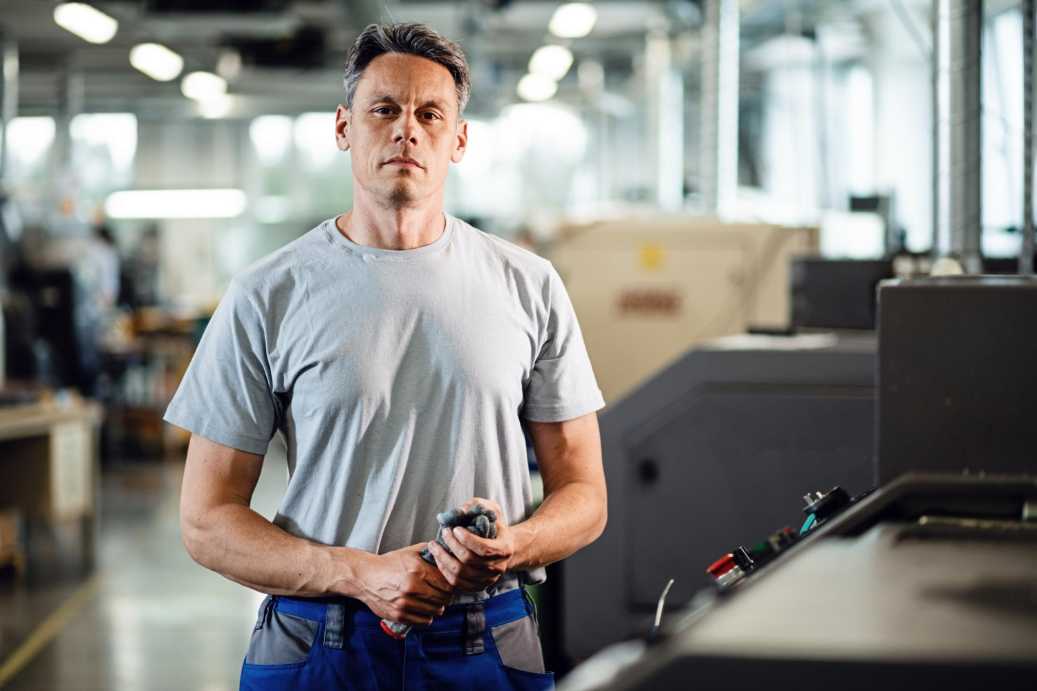 Centros de mecanizado CNC y escuadradoras: tecnología de precisión para trabajar la madera